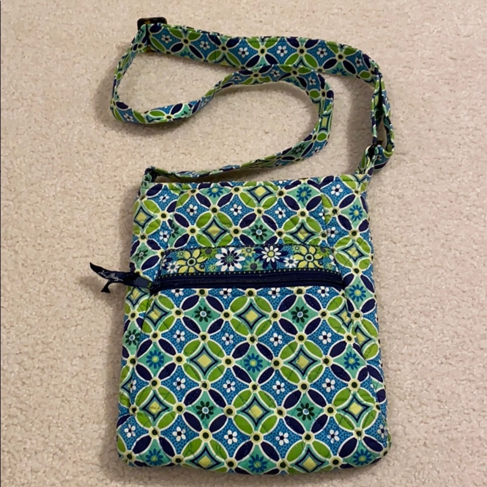 EUC Vera Bradley Daisy Daisy crossbody bag